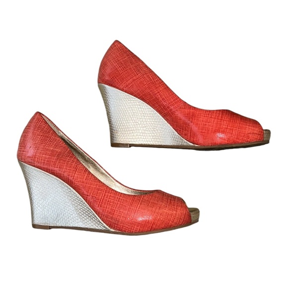 Lilly Pulitzer Resort Chic Distressed Metallic Gold Wedges in Island Coral - 6 - Picture 8 of 14